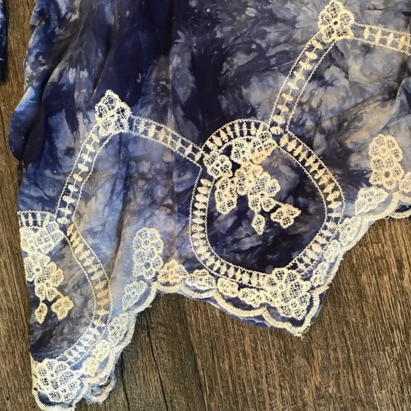 FALL LACE TOP - Picture 2 of 3